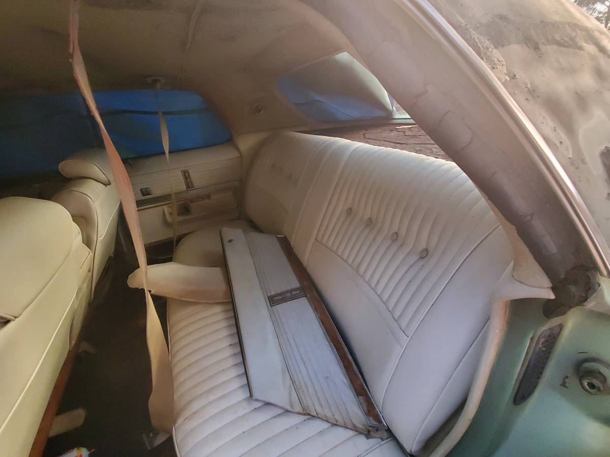 Oldsmobile-delta-88-1973-green-3