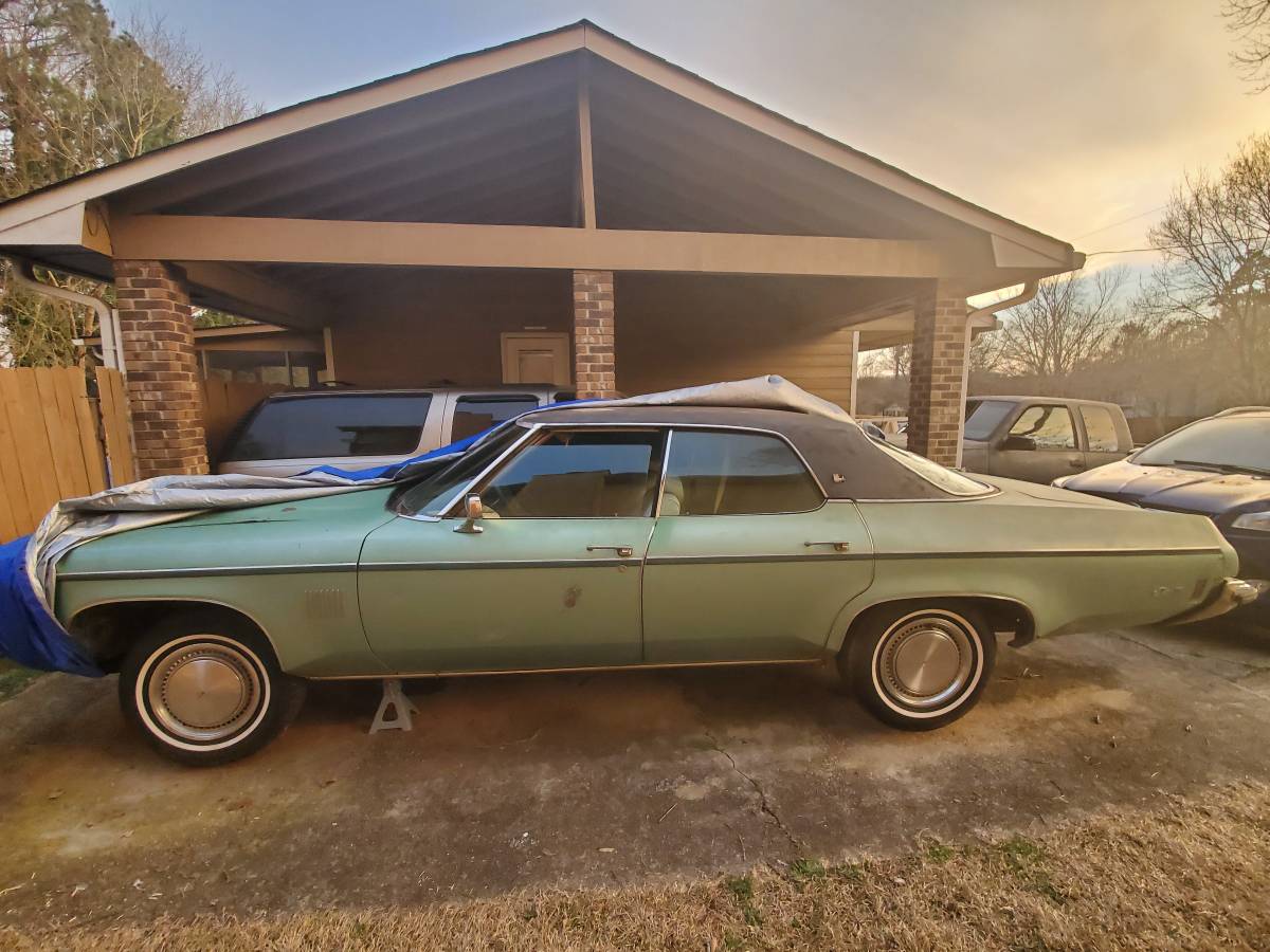 Oldsmobile-delta-88-1973-green-4