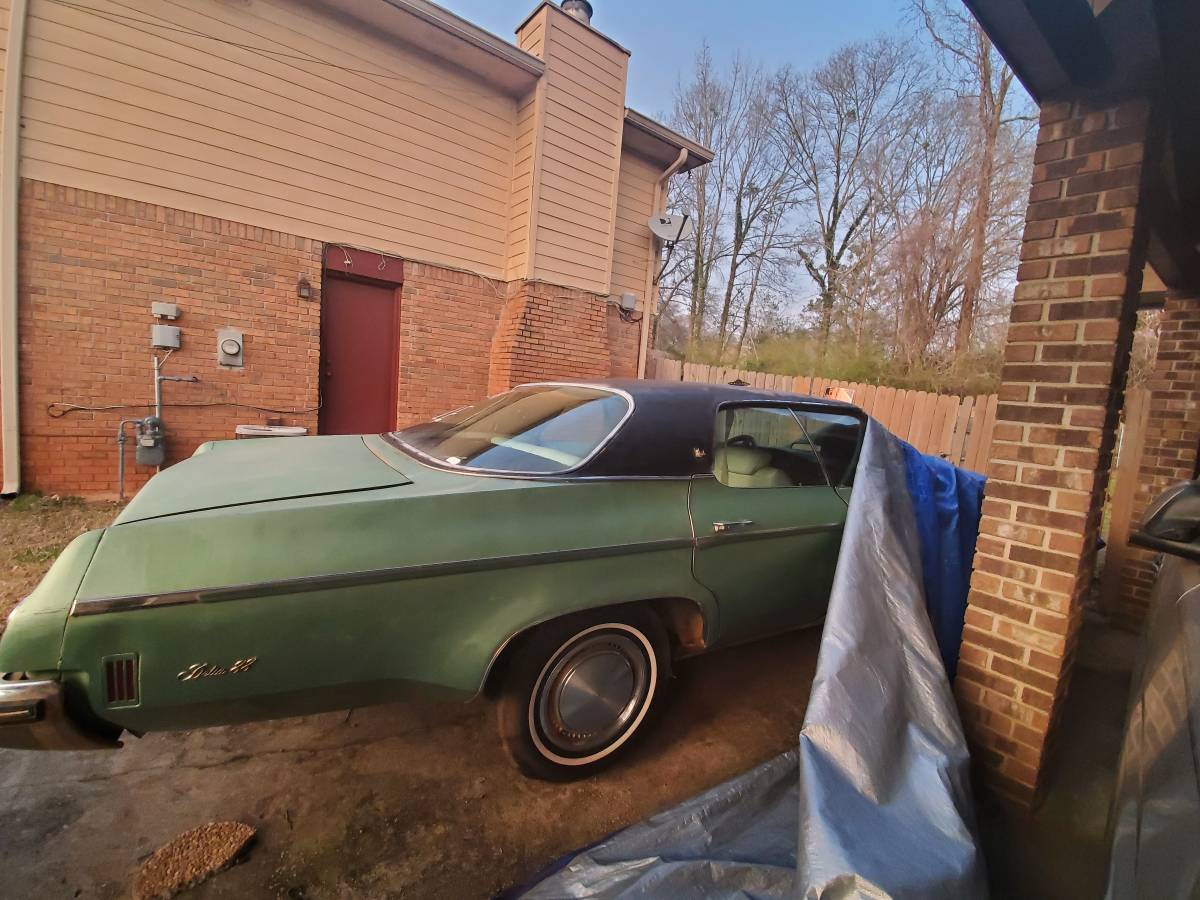 Oldsmobile-delta-88-1973-green-7