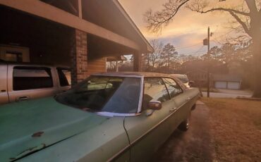 Oldsmobile-delta-88-1973-green-9