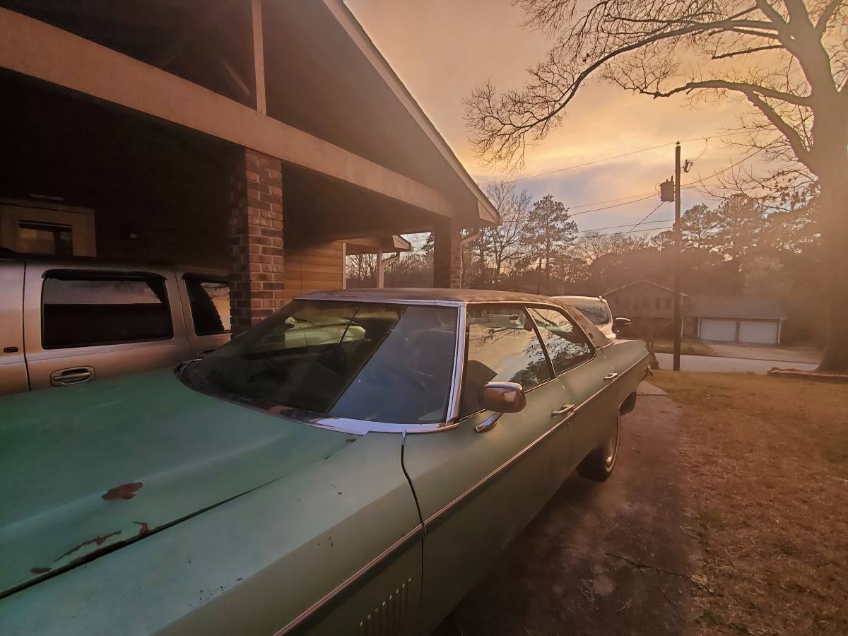 Oldsmobile-delta-88-1973-green-9