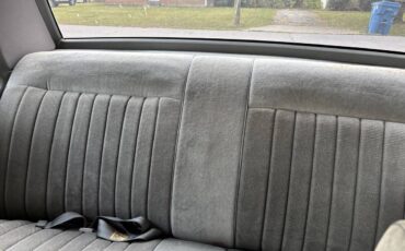 Oldsmobile-delta-88-1983-2