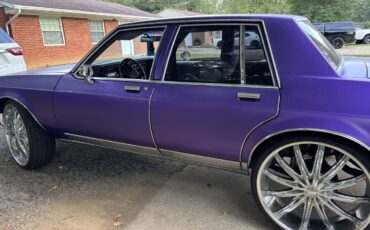 Oldsmobile-delta-88-1983-3