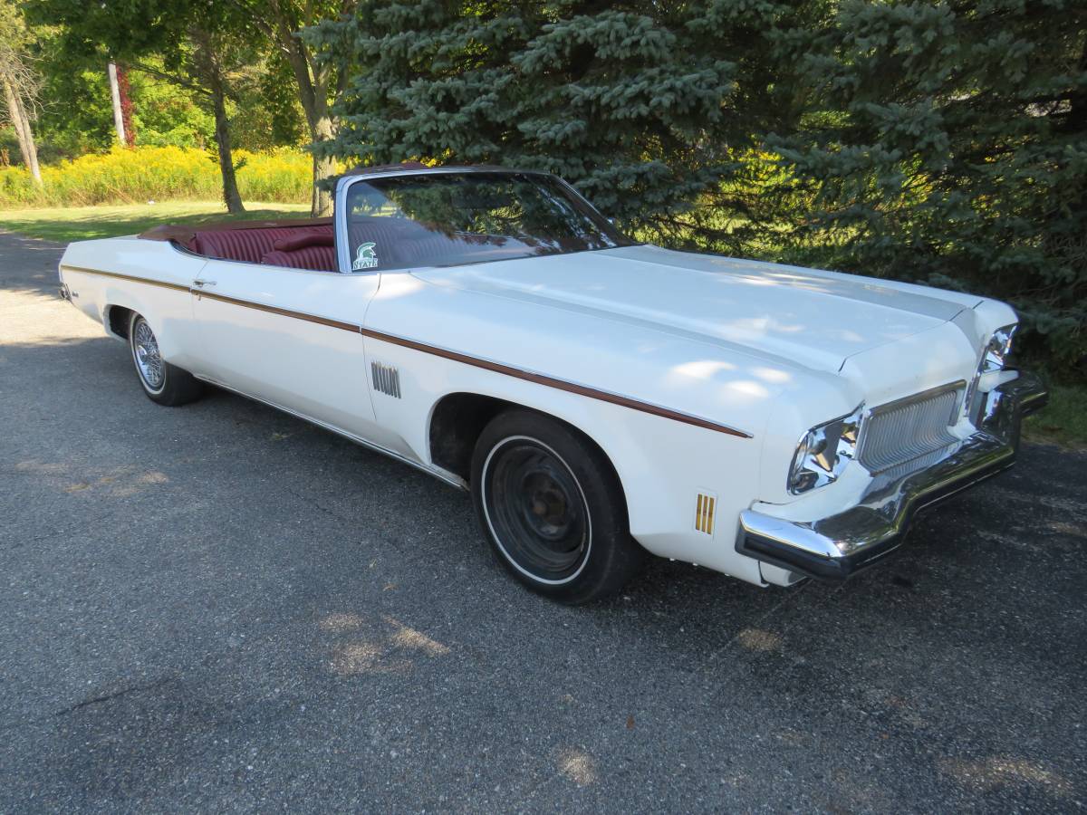 Oldsmobile-delta-88-royale-1973-white-1