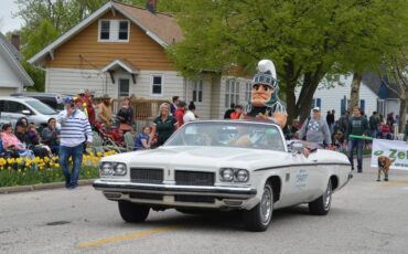 Oldsmobile-delta-88-royale-1973-white-3