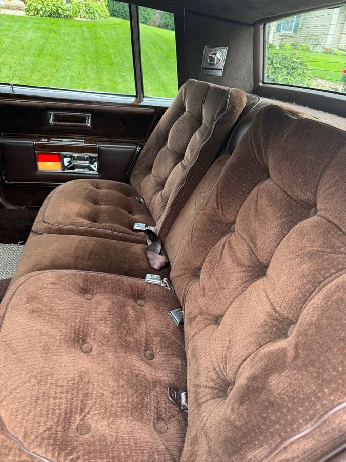 Oldsmobile-regency-1983-brown-2