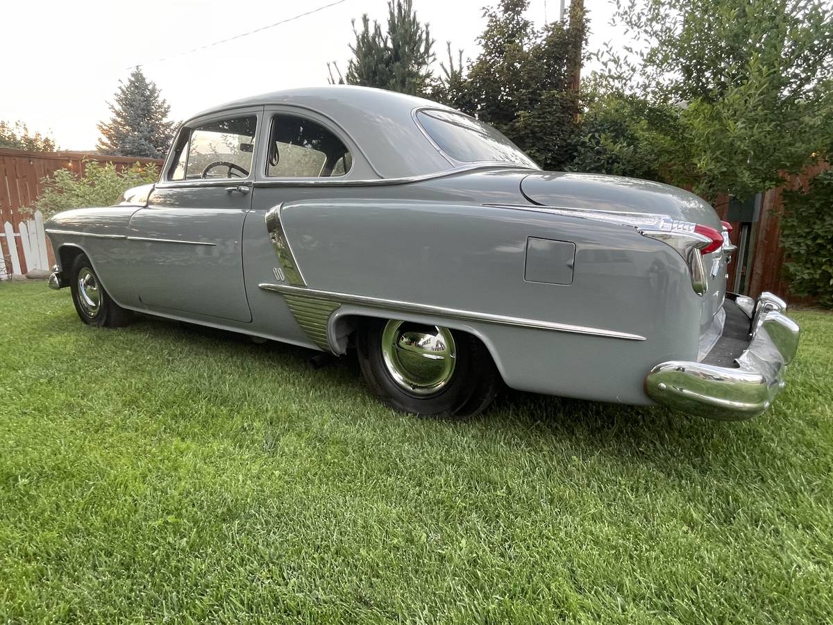 Oldsmobile-rocket-88-1951-grey-1