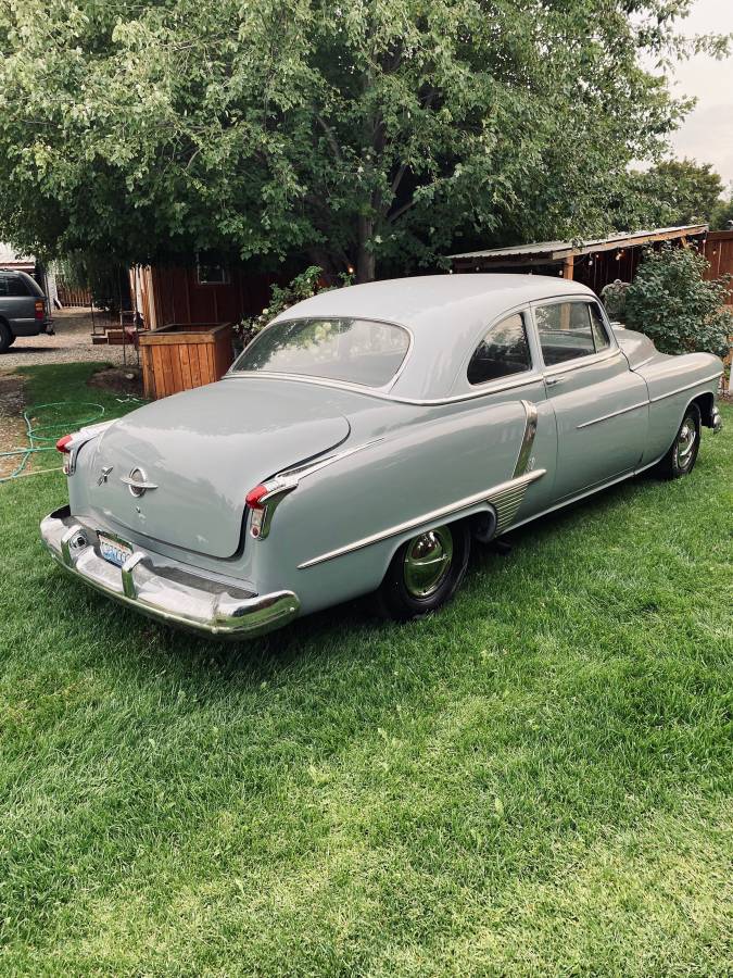 Oldsmobile-rocket-88-1951-grey-11