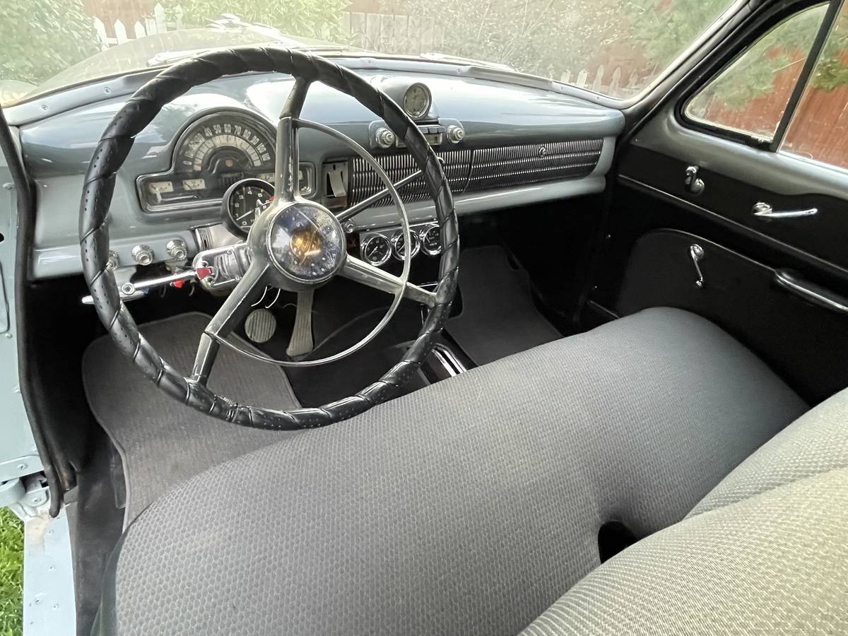Oldsmobile-rocket-88-1951-grey-14