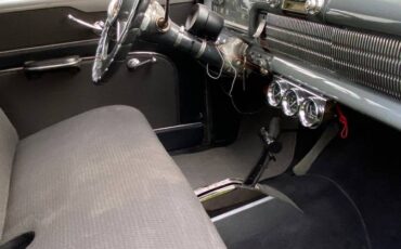 Oldsmobile-rocket-88-1951-grey-16