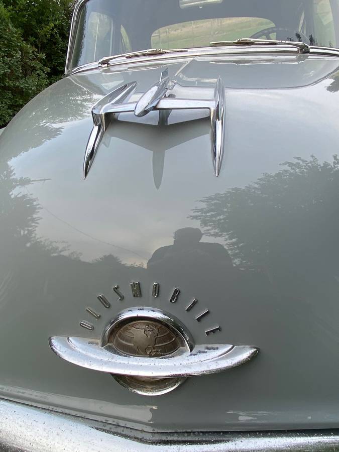 Oldsmobile-rocket-88-1951-grey-17