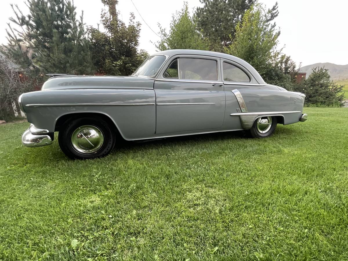 Oldsmobile-rocket-88-1951-grey-8