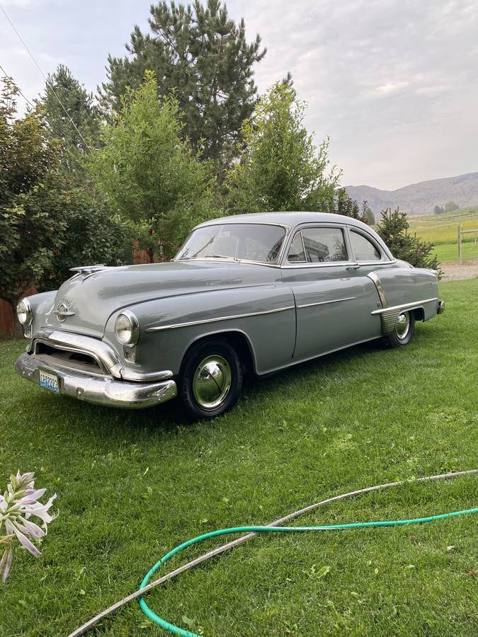 Oldsmobile-rocket-88-1951-grey