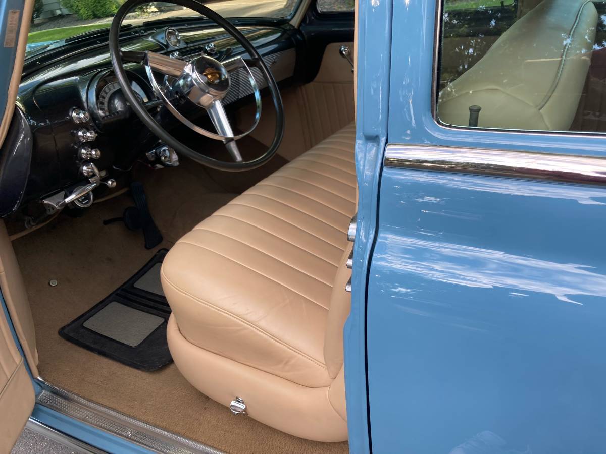 Oldsmobile-rocket-88-4-dr.-1950-blue-10