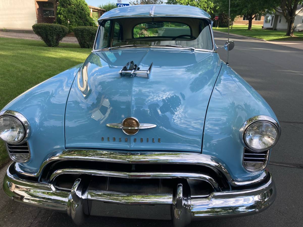 Oldsmobile-rocket-88-4-dr.-1950-blue-3