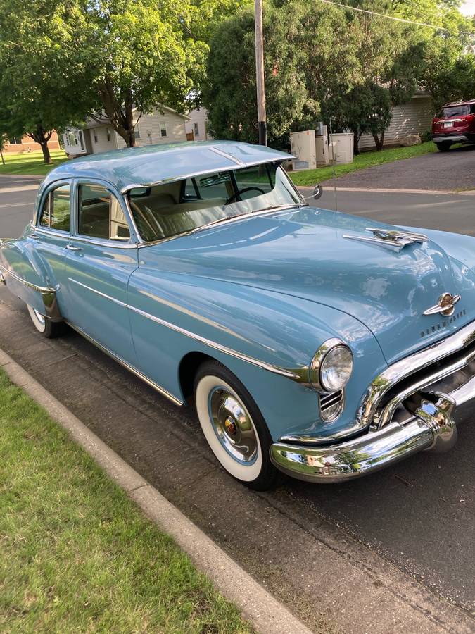 Oldsmobile-rocket-88-4-dr.-1950-blue-4