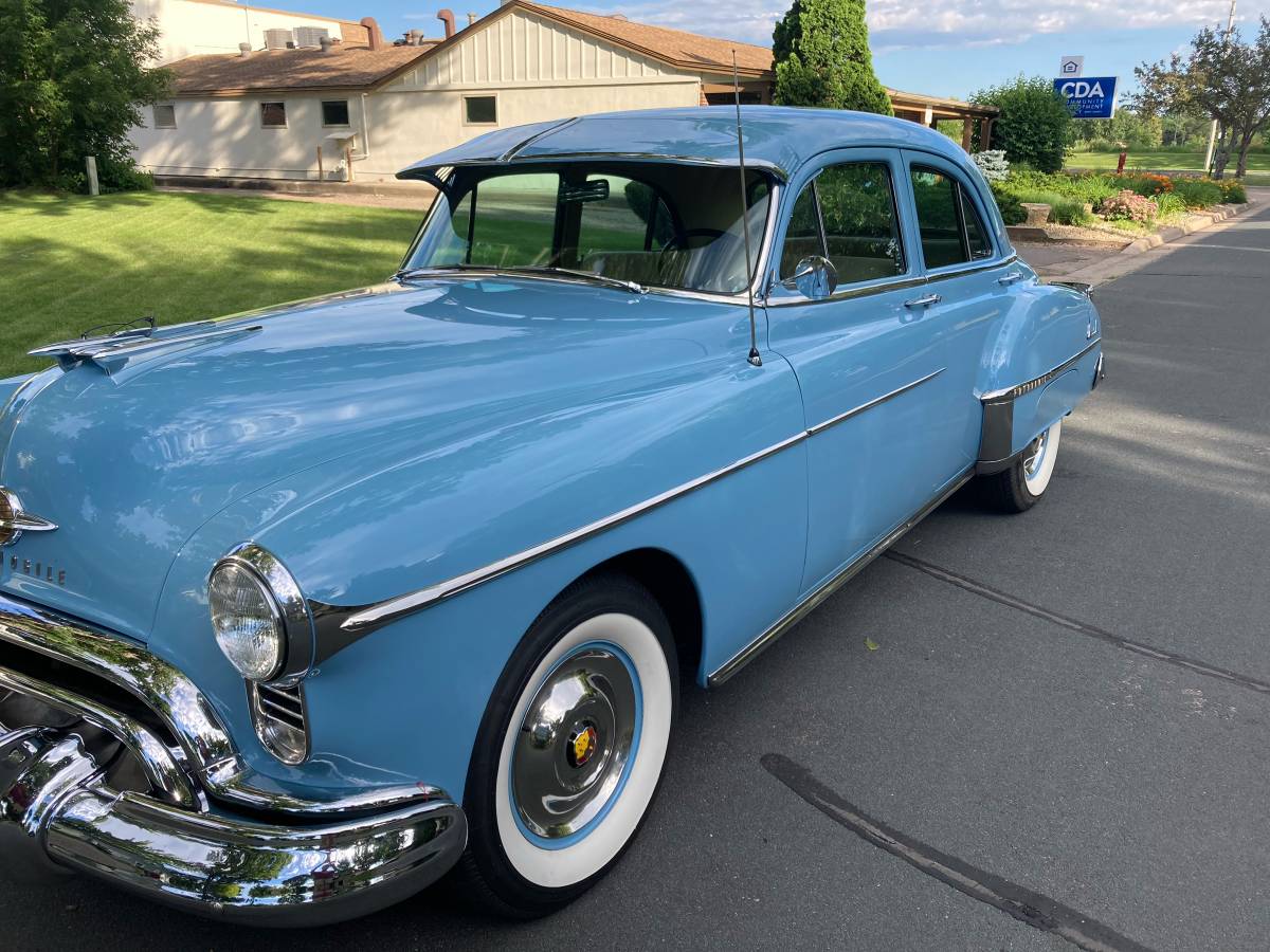 Oldsmobile-rocket-88-4-dr.-1950-blue-5