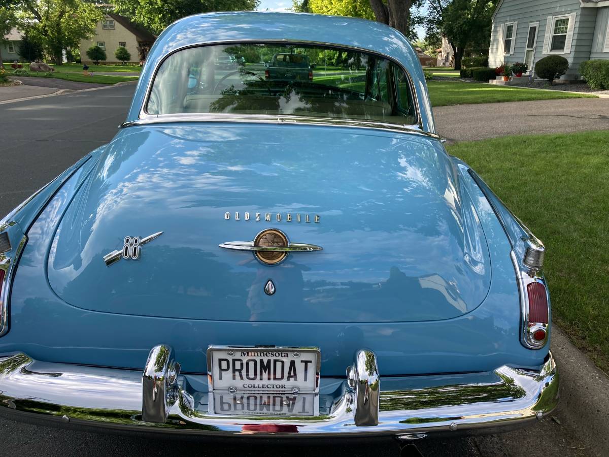 Oldsmobile-rocket-88-4-dr.-1950-blue-7