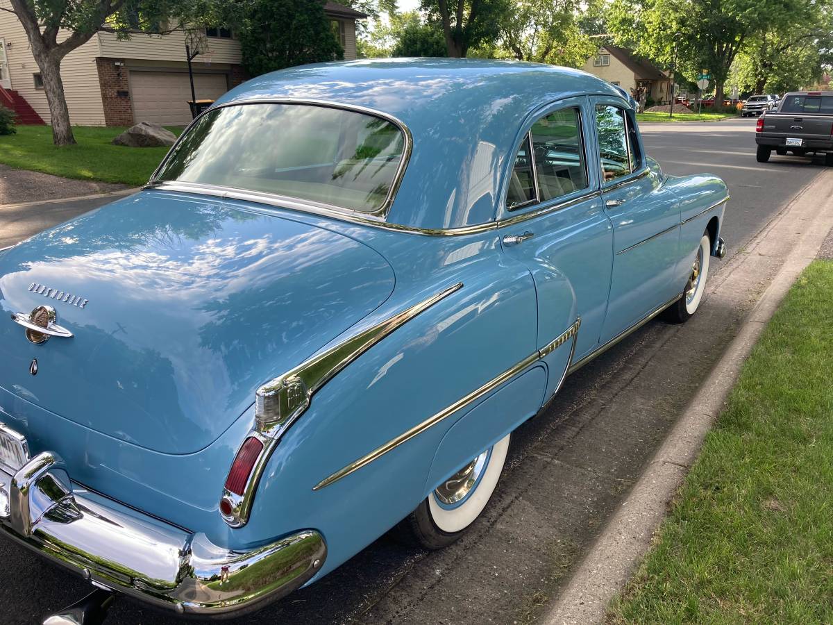 Oldsmobile-rocket-88-4-dr.-1950-blue-8