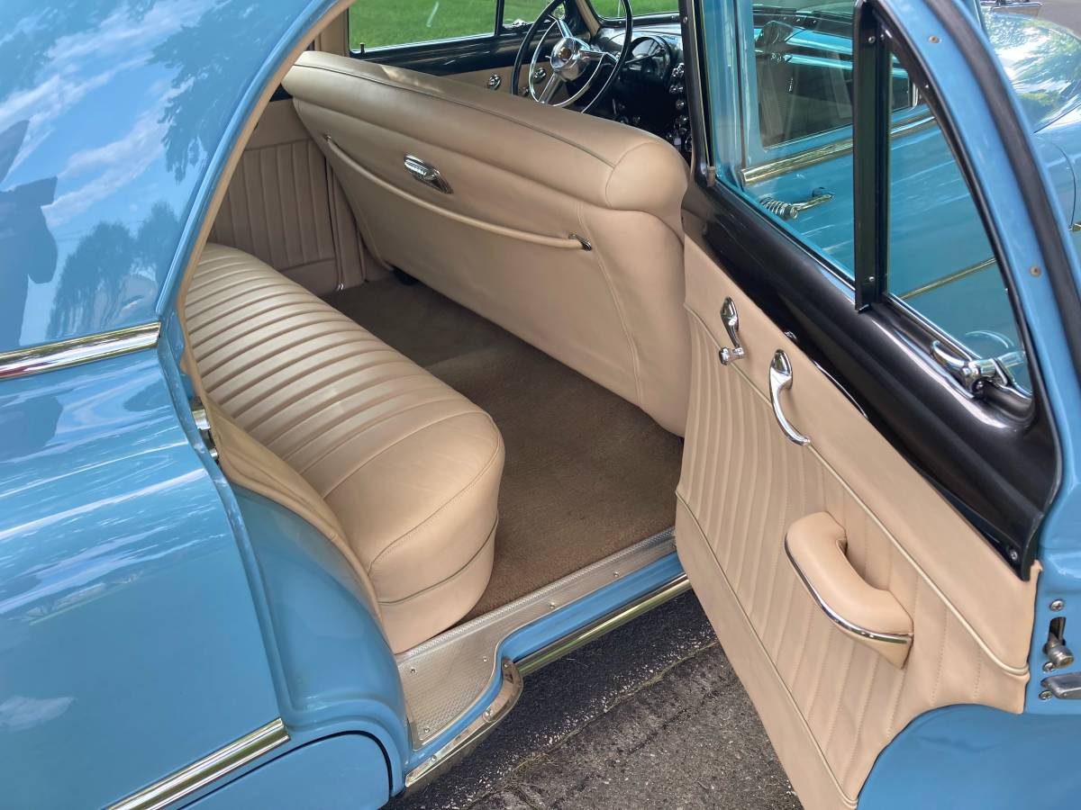 Oldsmobile-rocket-88-4-dr.-1950-blue-9