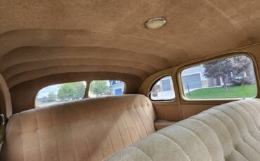 Oldsmobile-sedan-touring-1938-10