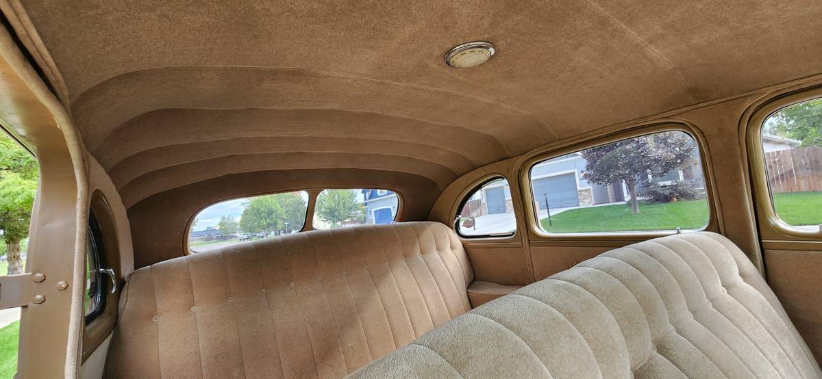 Oldsmobile-sedan-touring-1938-10