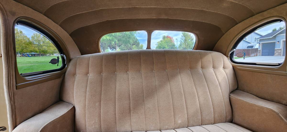 Oldsmobile-sedan-touring-1938-11