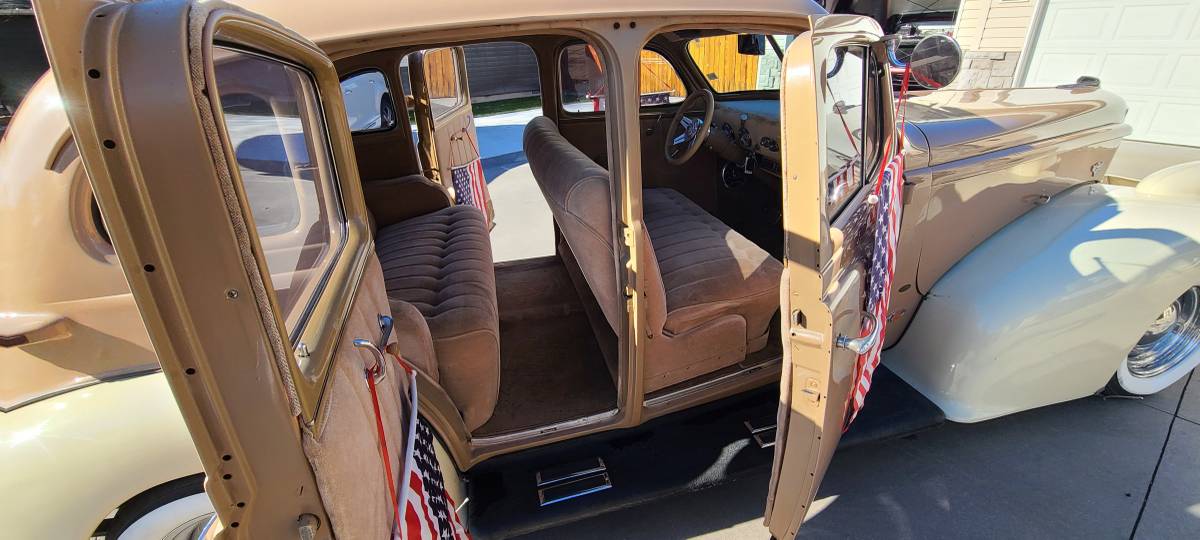 Oldsmobile-special-1938-brown-1