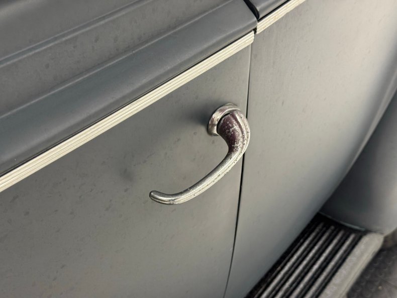 Packard-110-1940-Primer-Black-Beige