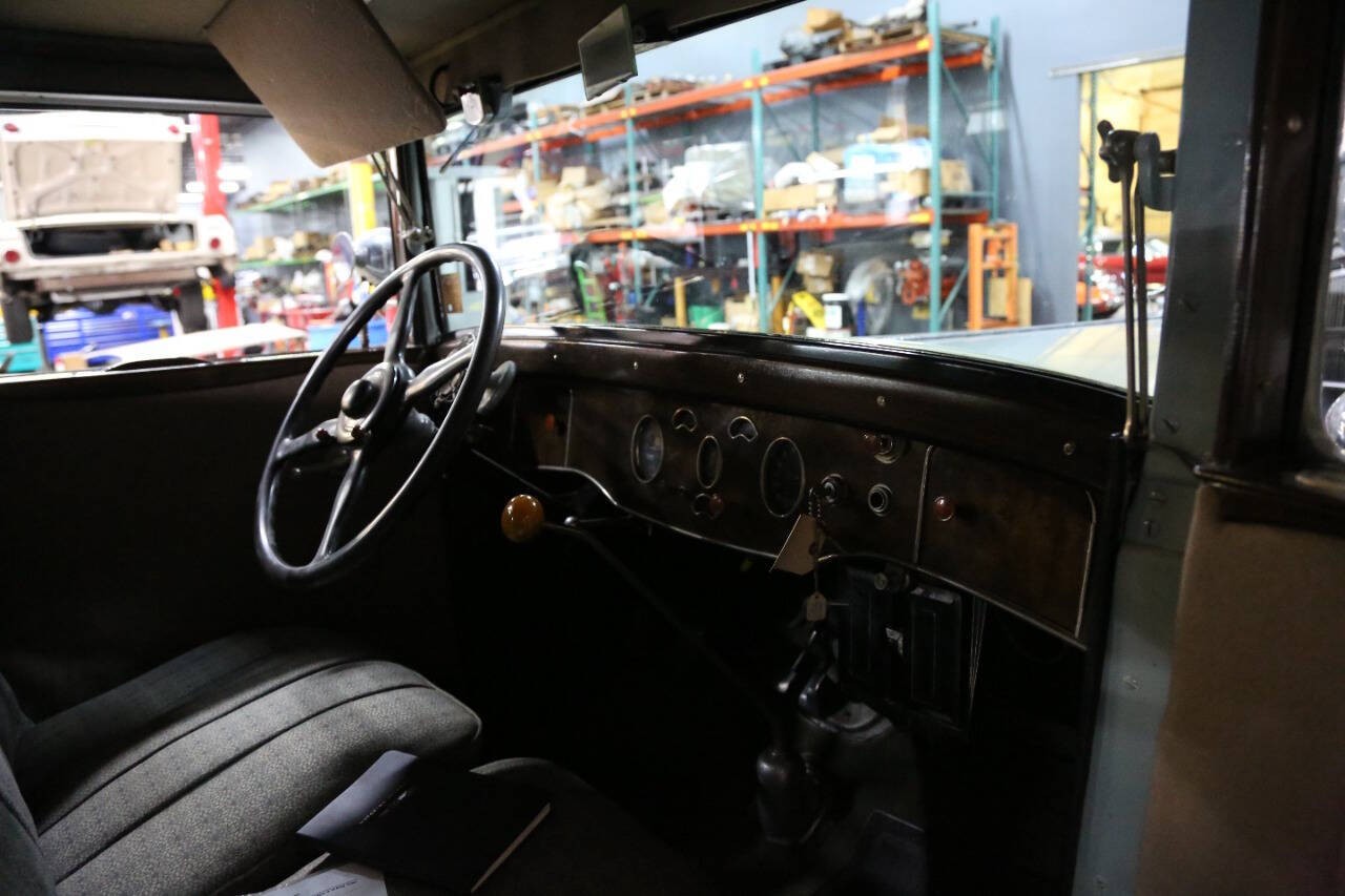 Packard-1929-Sedan-24