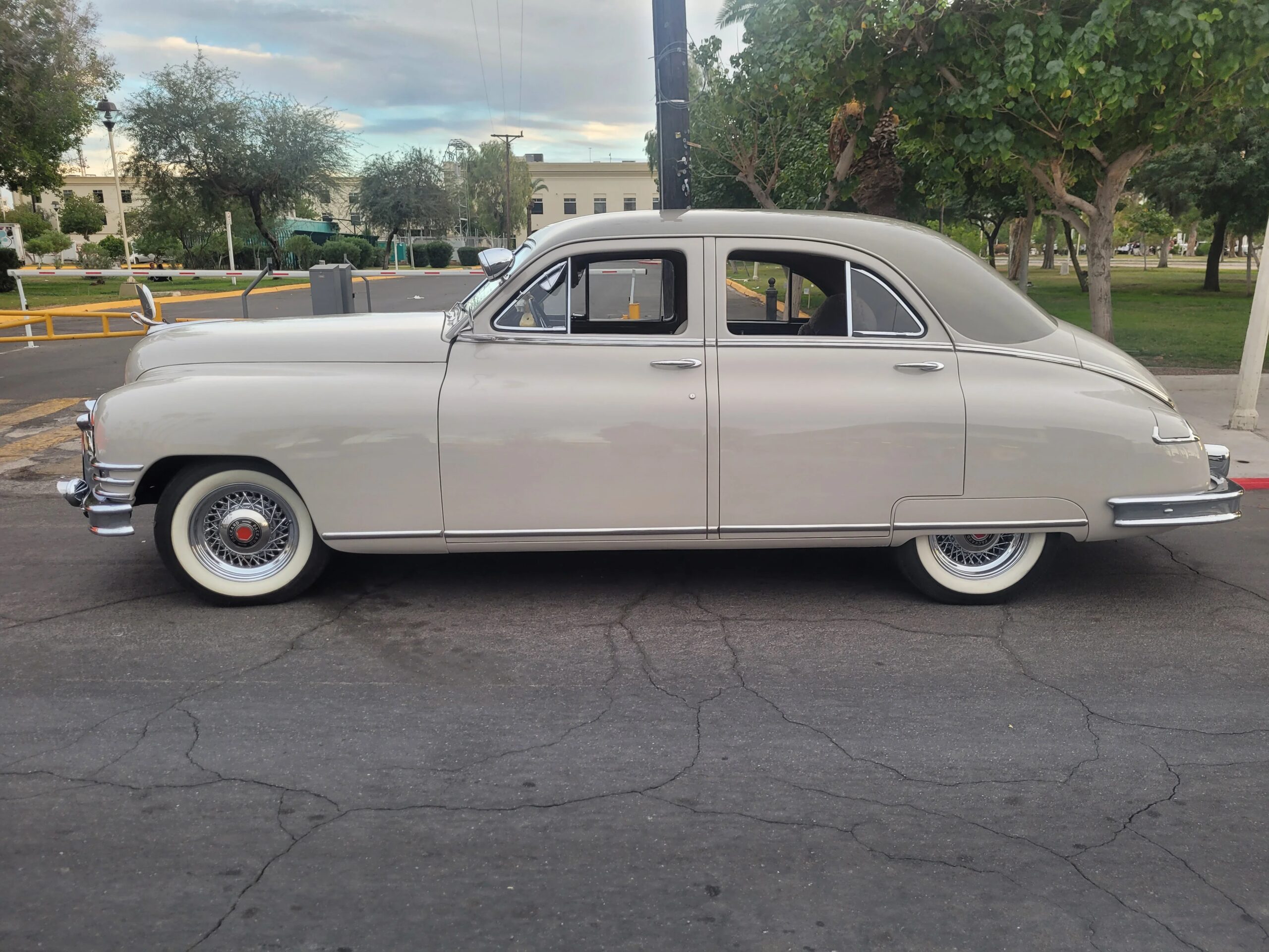 Packard-Custom-eight-1949-Beige-Beige-5