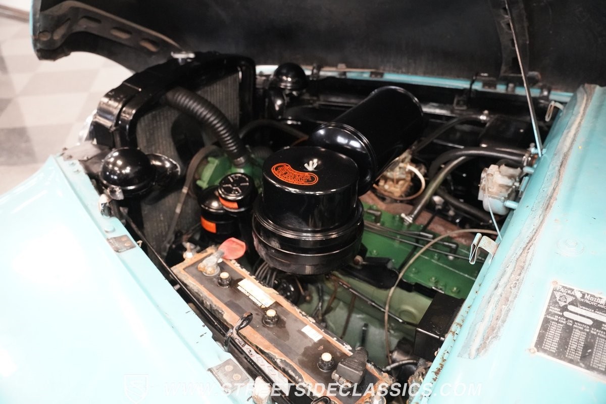 Packard-Deluxe-8-1950-Sedan-18