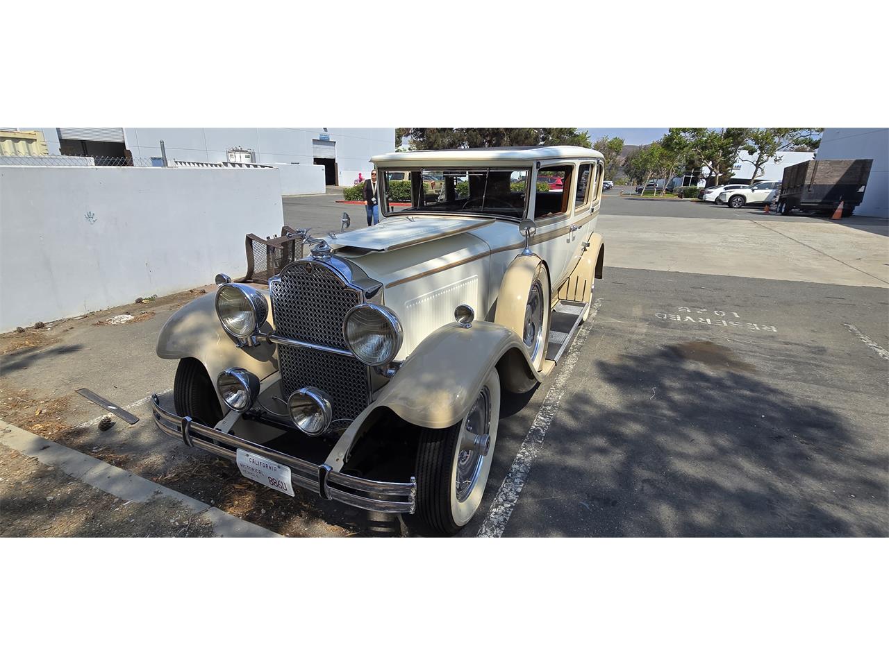Packard-Eight-1930-Creme-and-Tan-light-brown-1