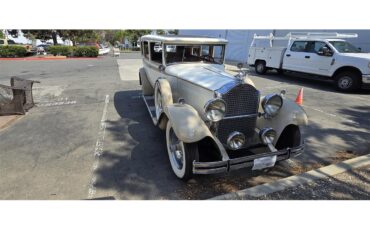 Packard-Eight-1930-Creme-and-Tan-light-brown-2