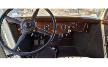 Packard-Eight-1930-Creme-and-Tan-light-brown-4