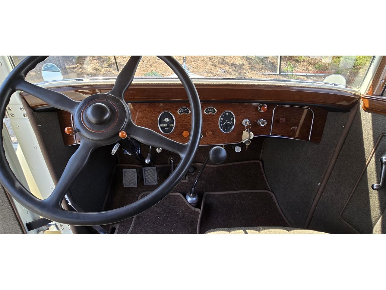 Packard-Eight-1930-Creme-and-Tan-light-brown-4