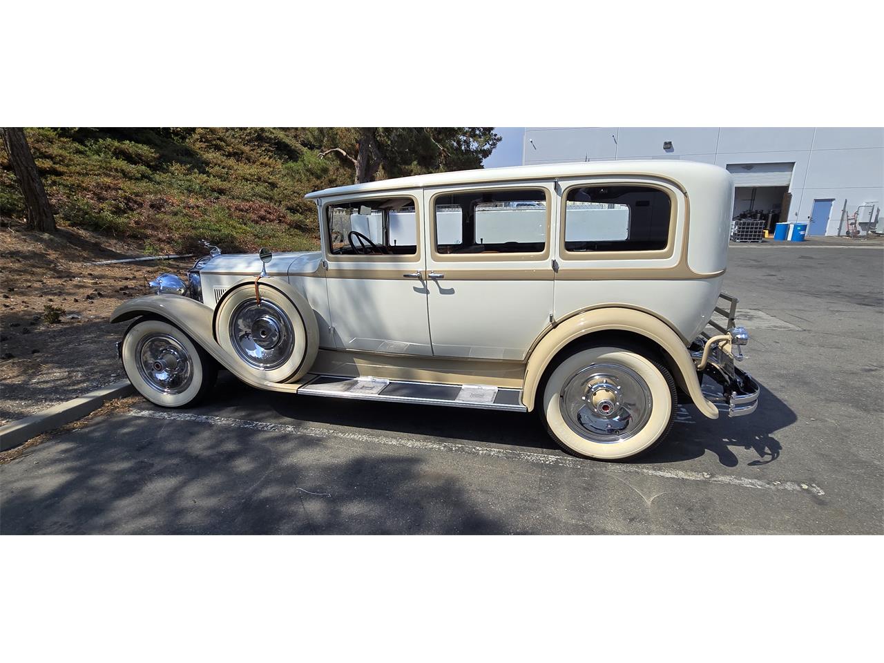 Packard-Eight-1930-Creme-and-Tan-light-brown