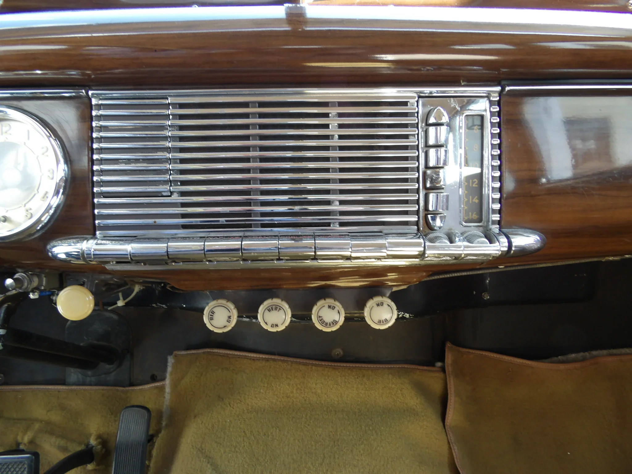 Packard-Super-8-1948-Burgundy-Tan-19
