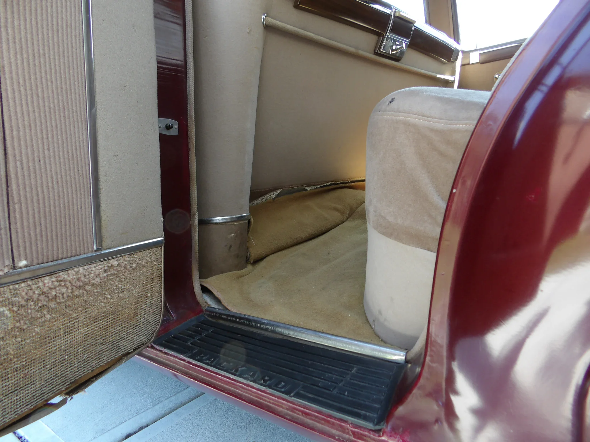 Packard-Super-8-1948-Burgundy-Tan-2