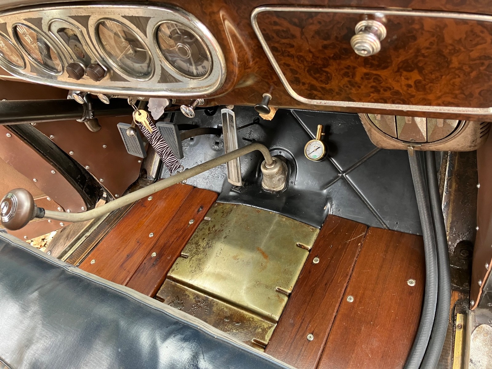 Packard-Super-Eight-1937-13