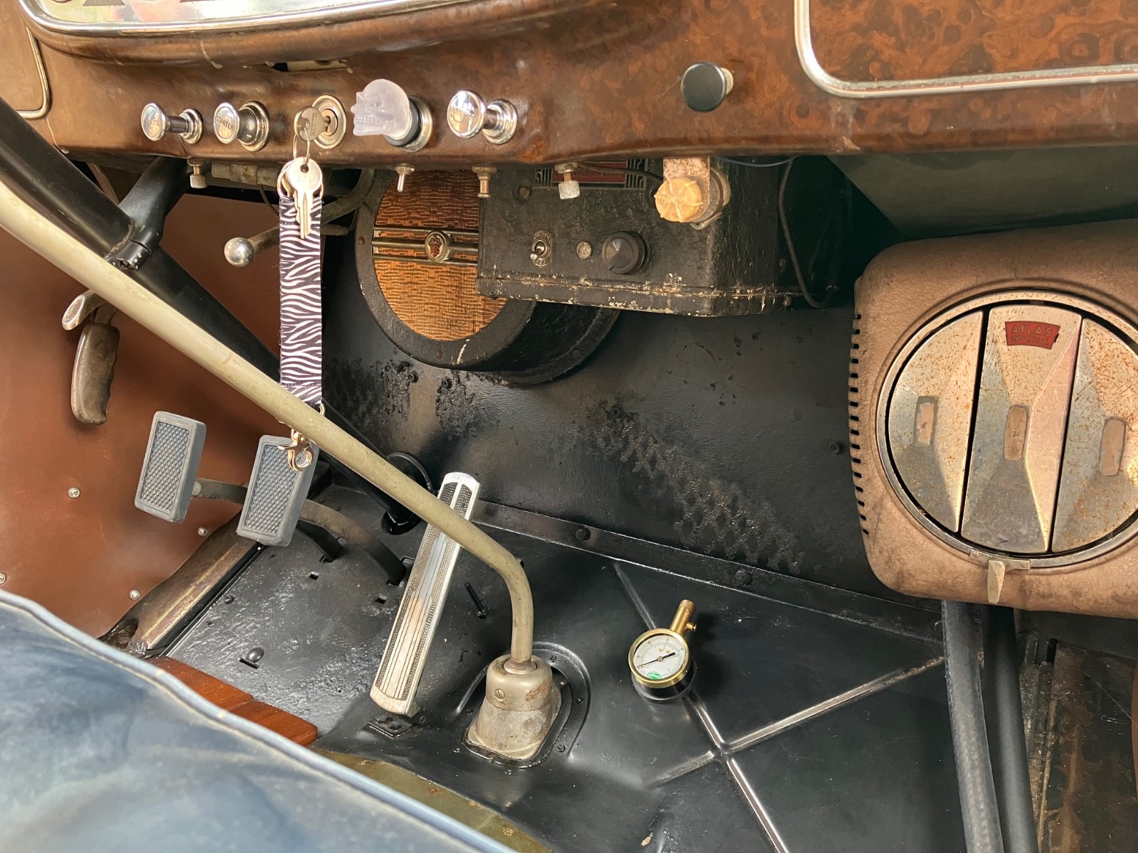 Packard-Super-Eight-1937-14