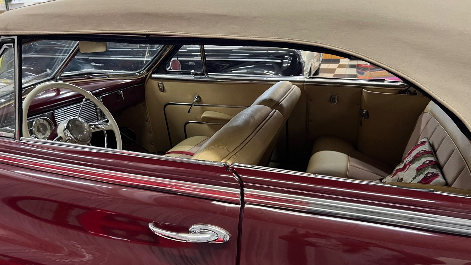 Packard-Victoria-Super-8-1948-Convertible-11