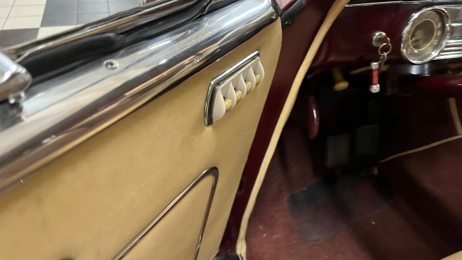 Packard-Victoria-Super-8-1948-Convertible-35