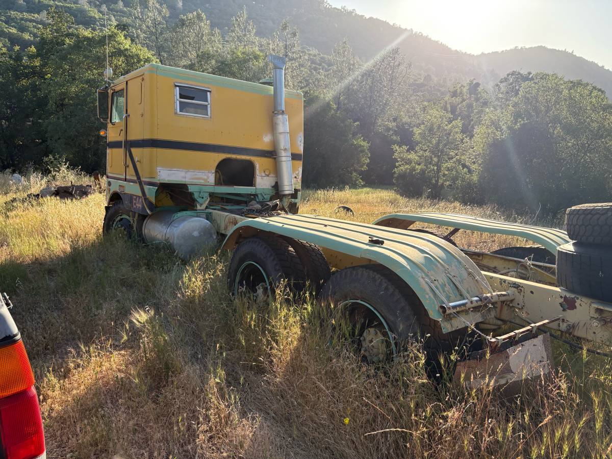 Peterbilt-352a-diesel-1972-yellow-1