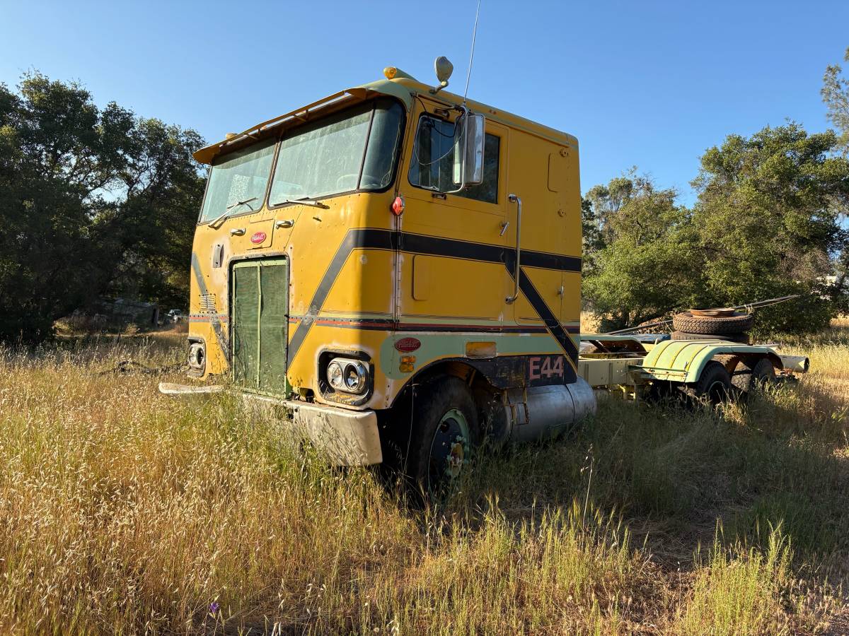Peterbilt-352a-diesel-1972-yellow-2