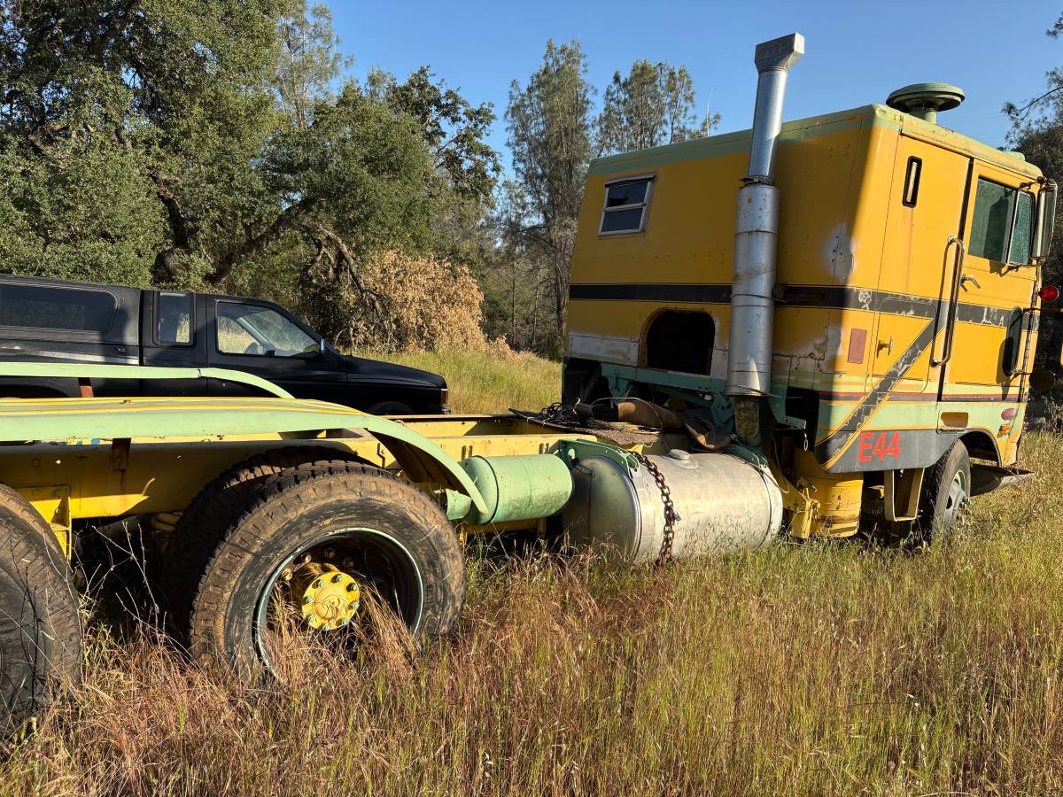 Peterbilt-352a-diesel-1972-yellow