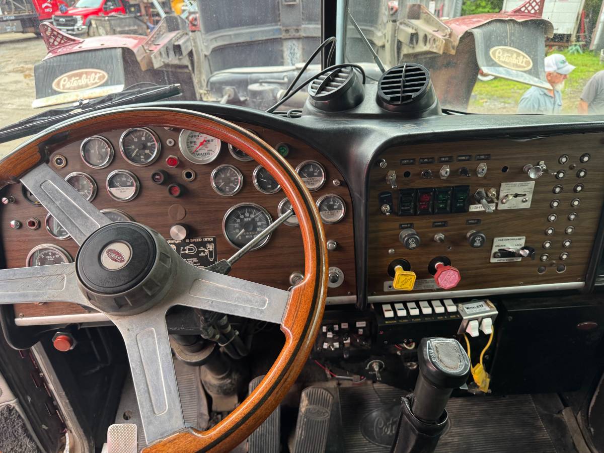 Peterbilt-359-diesel-1986-10