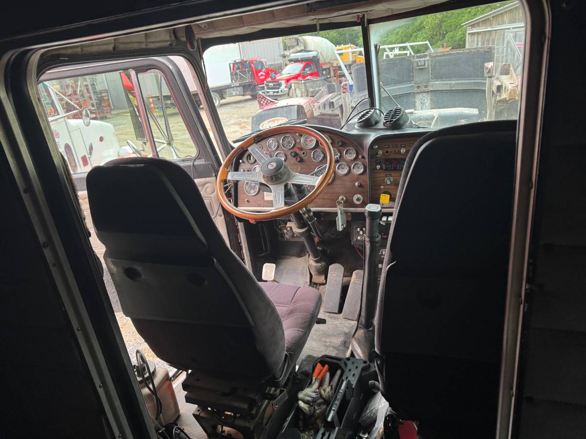Peterbilt-359-diesel-1986-8
