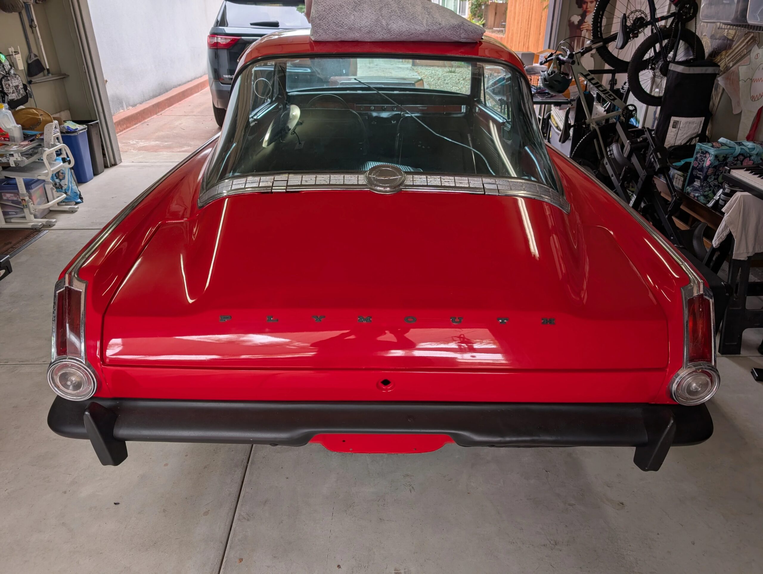 Plymouth-Barracuda-1964-Red-Black-1