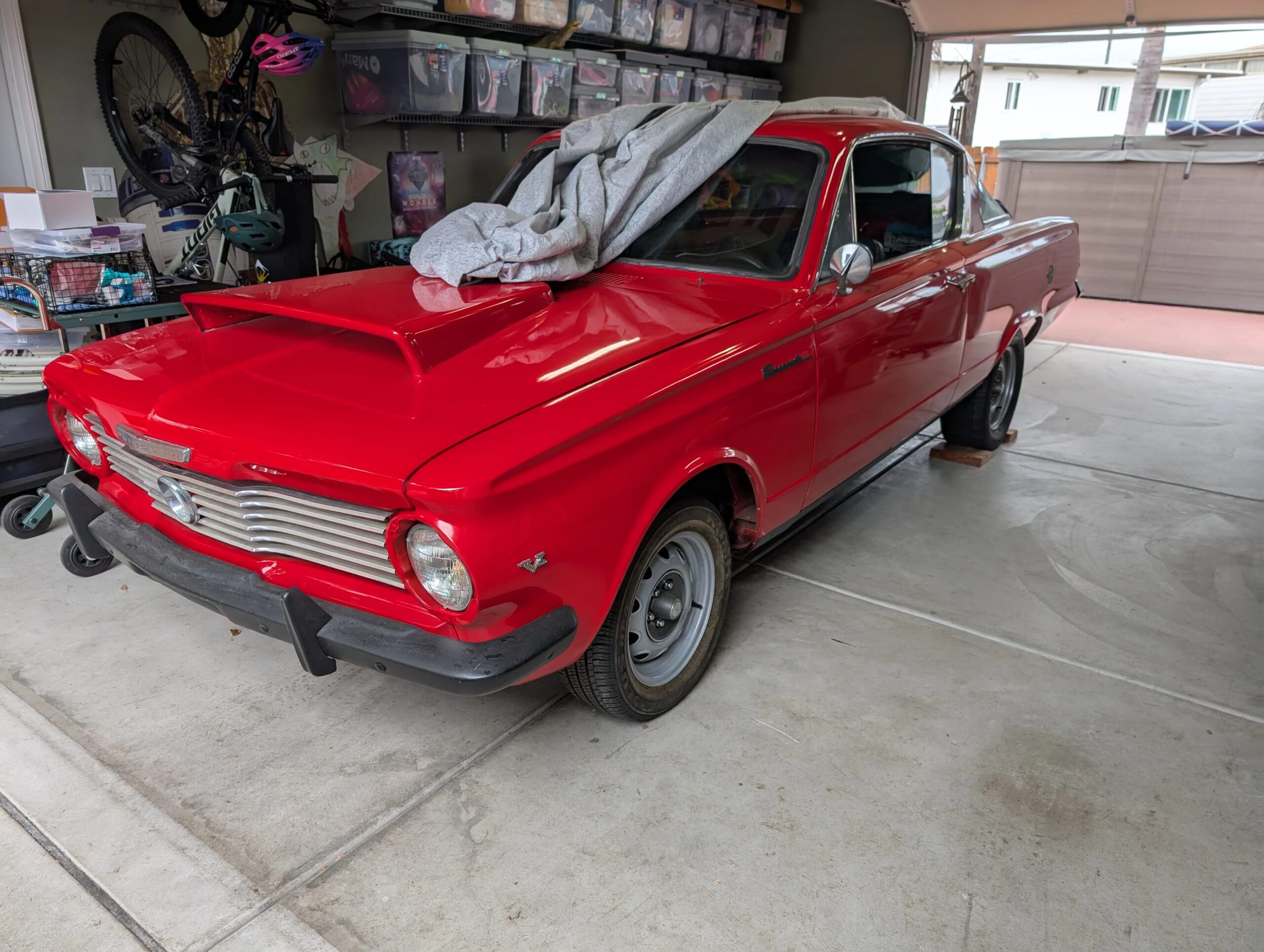 Plymouth-Barracuda-1964-Red-Black-2